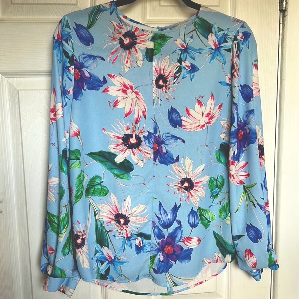 H&M Pretty Blue Floral Blouse Size 4 Small